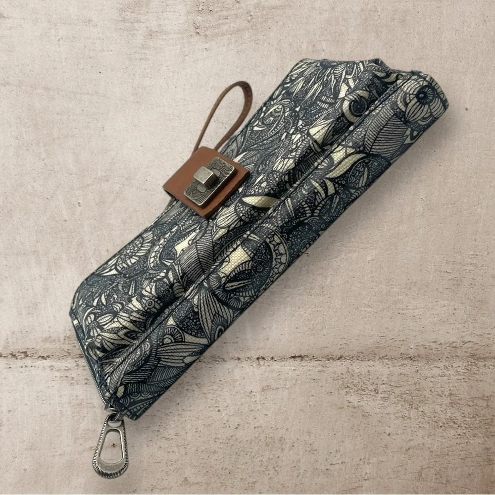 Sakroots Artist Circle Smartphone Wallet, Detachable Wristlet Strap Navy & Tan